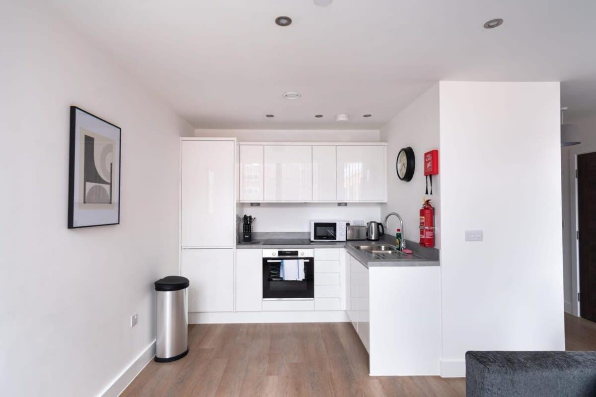 Zeni, Alexandra Rise Smart Apartamento